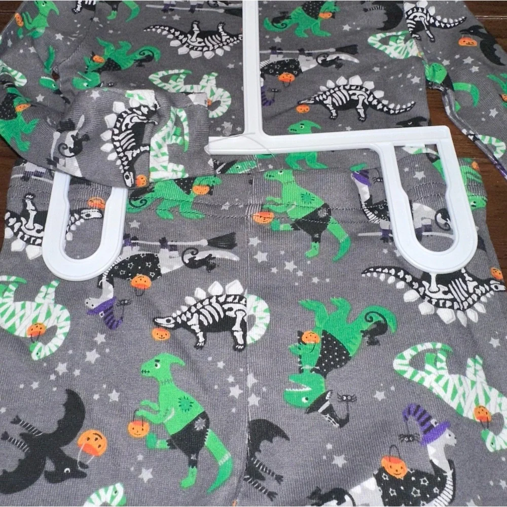 Tommy Bahama 2-Piece Gray and Green Halloween Pajamas with Dinosaurs‎ 12 Months